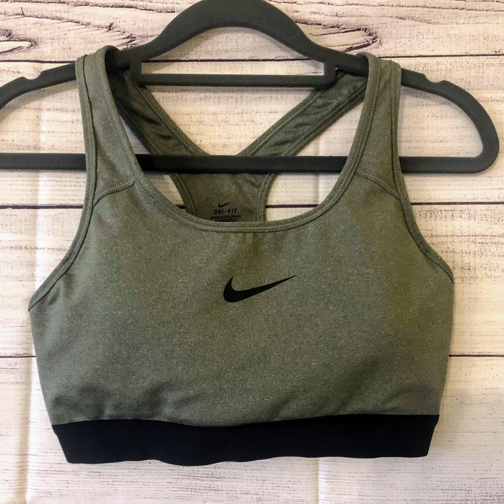 Nike Dri-Fit Swoosh Sports Bra
